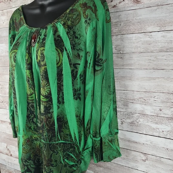 Elegant Green Women's Top - Picture 7 of 9